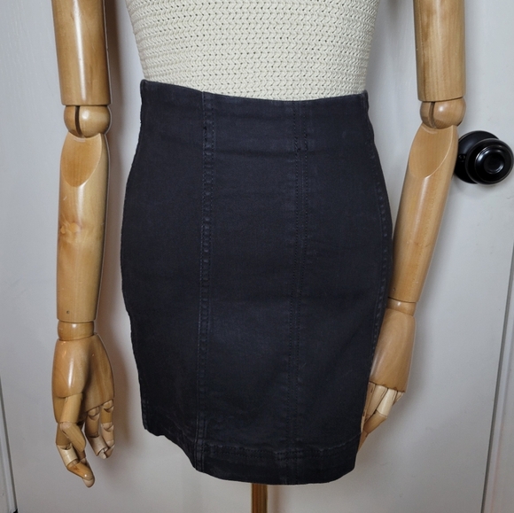 Free People Distressed Pencil Mini Denim Skirt Size 2 - Picture 2 of 7